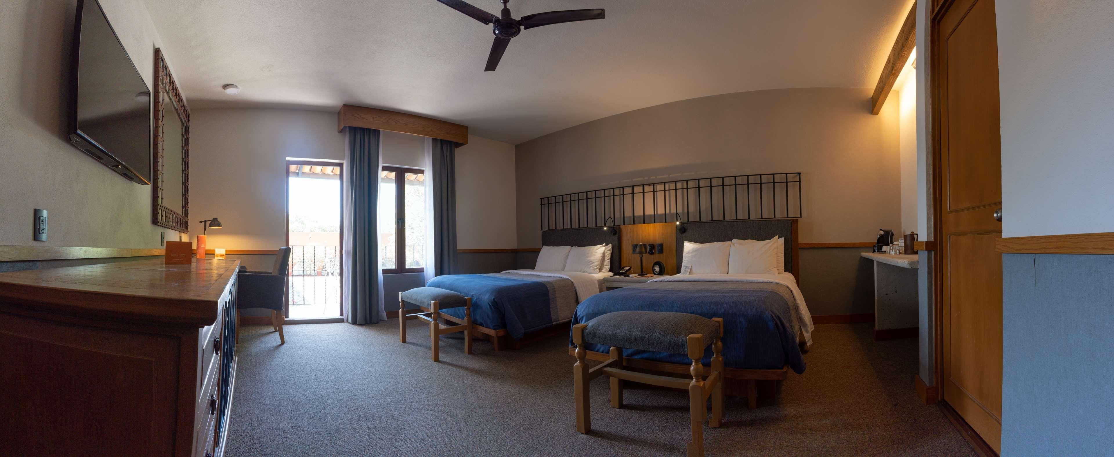 Hotel Hacienda Jurica By Brisas Querétaro Exterior foto A guest room at the Lodge at the Presidio