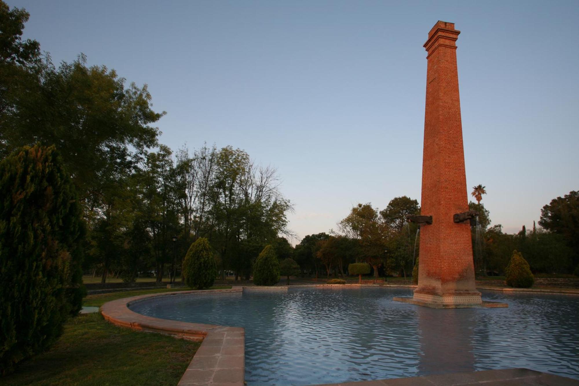 Hotel Hacienda Jurica By Brisas Querétaro Einrichtungen foto The Obelisk of the 19th century