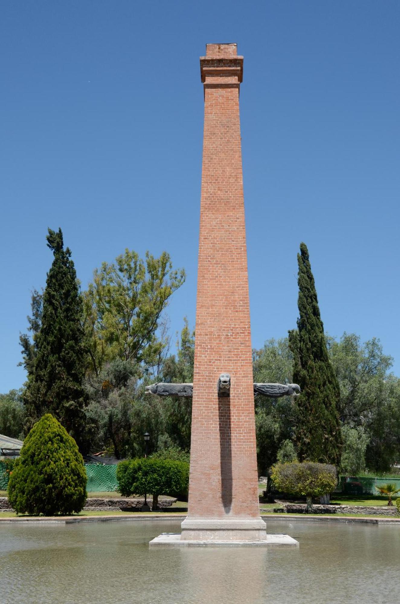 Hotel Hacienda Jurica By Brisas Querétaro Exterior foto The memorial at the entrance to the cemetery