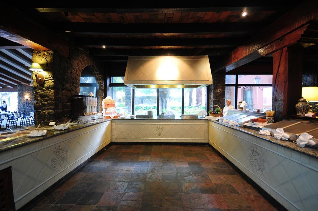 Hotel Hacienda Jurica By Brisas Querétaro Exterior foto The open kitchen at the restaurant